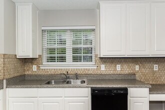 345 Breeze Mdw in Fairburn, GA - Foto de edificio - Building Photo