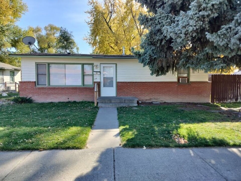 985 N 10th E St-Unit -987 in Mountain Home, ID - Building Photo