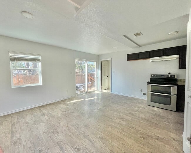 1033 Rivas St in San Antonio, TX - Building Photo - Building Photo