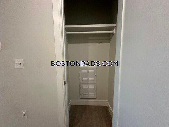 ONE52 - Luxury Apartments in East Boston, MA - Building Photo - Interior Photo