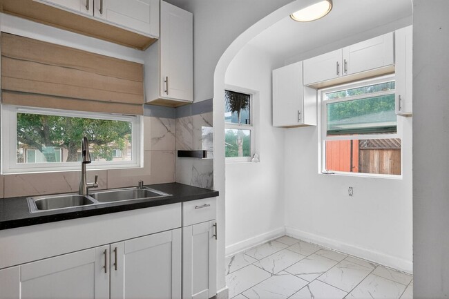 property at 621 Morrison St