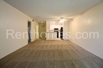 10225 Caminito Cuervo in San Diego, CA - Building Photo - Building Photo
