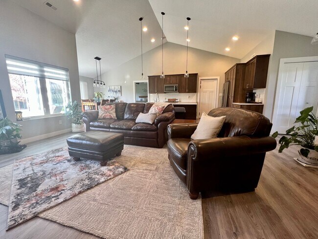 725 Melendy Ln in Cedar Falls, IA - Building Photo - Building Photo