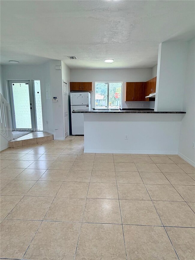 20421 NW 15th Ave in Miami, FL - Foto de edificio - Building Photo