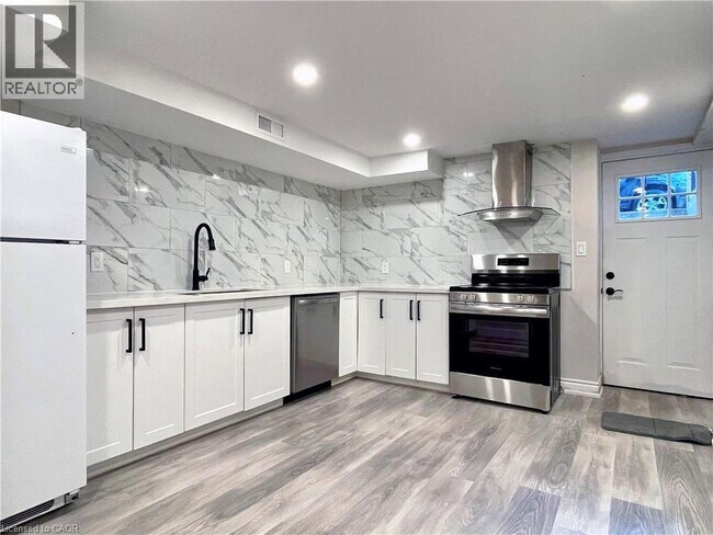 360 Cannon St E in Hamilton, ON - Building Photo - Building Photo