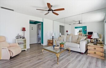 3580 38th Ave S in St. Petersburg, FL - Building Photo - Building Photo