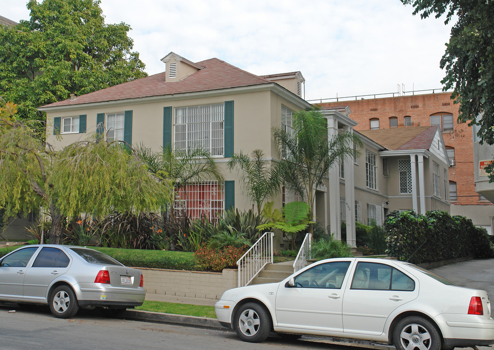 606-608 S Burnside Ave in Los Angeles, CA - Building Photo