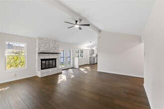 903 E Logan St in Round Rock, TX - Building Photo - Building Photo