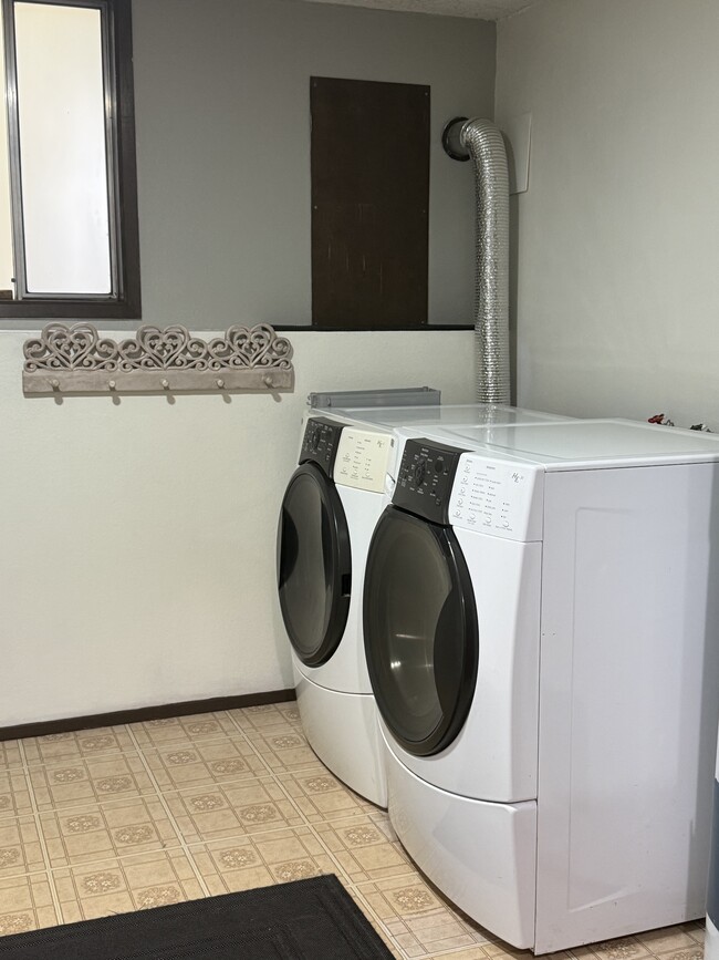 1301 3rd St SE, Unit 1301 in East Wenatchee, WA - Foto de edificio - Building Photo