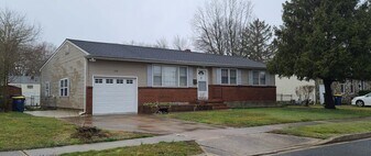 328 Bradley Rd in Dover, DE - Building Photo