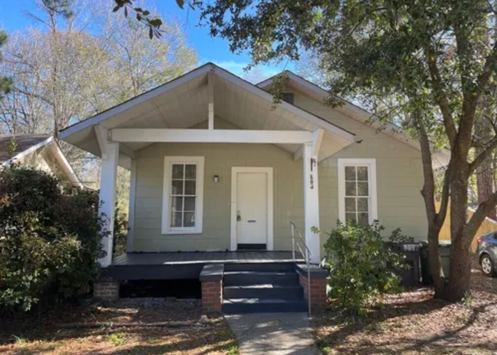 808 Camp St in Hattiesburg, MS - Foto de edificio