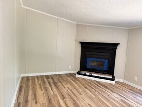 5585 Hwy 393 in Crestview, FL - Building Photo - Building Photo