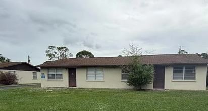 7071 Bee Ridge Rd in Sarasota, FL - Building Photo - Building Photo