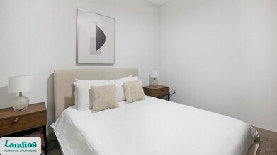 3030 Summer St, Unit 310 in Houston, TX - Building Photo - Building Photo