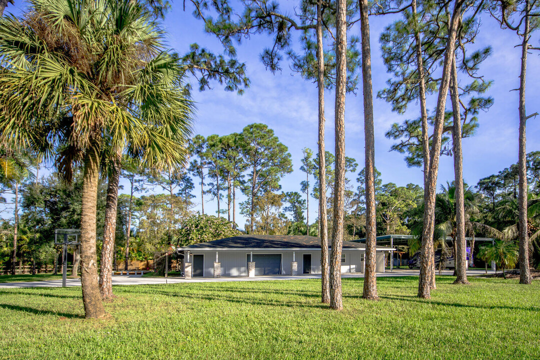 10780 Anderson Ln in Wellington, FL - Building Photo