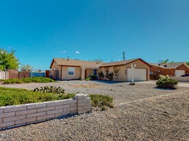 3010 May Cir SE in Rio Rancho, NM - Building Photo