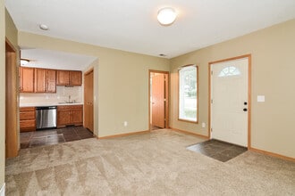 123 4th Ave E in Shakopee, MN - Foto de edificio - Building Photo