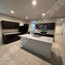 1038 W Castle Ct in Casa Grande, AZ - Foto de edificio - Building Photo