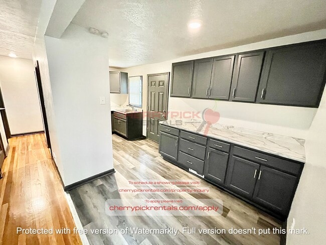 4242 Pinkney St in Omaha, NE - Foto de edificio - Building Photo