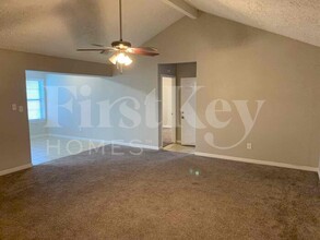 8519 Avington Rd in La Porte, TX - Building Photo - Building Photo