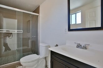 607 Camulos St in Los Angeles, CA - Foto de edificio - Building Photo