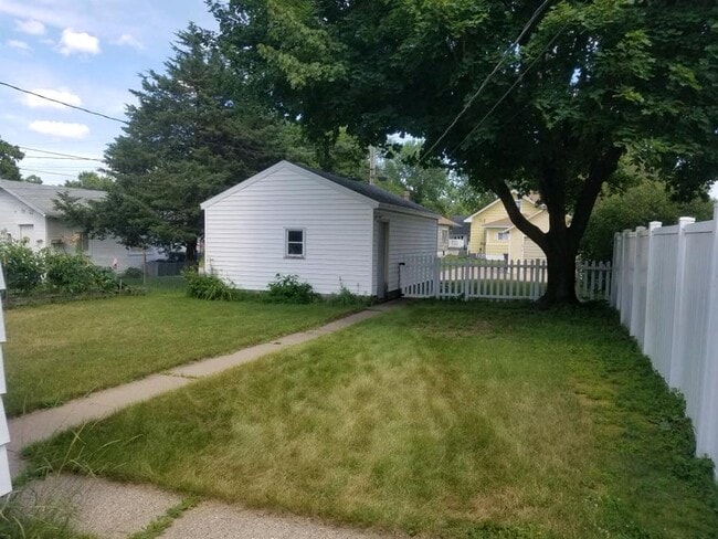 property at 2018 Wood St