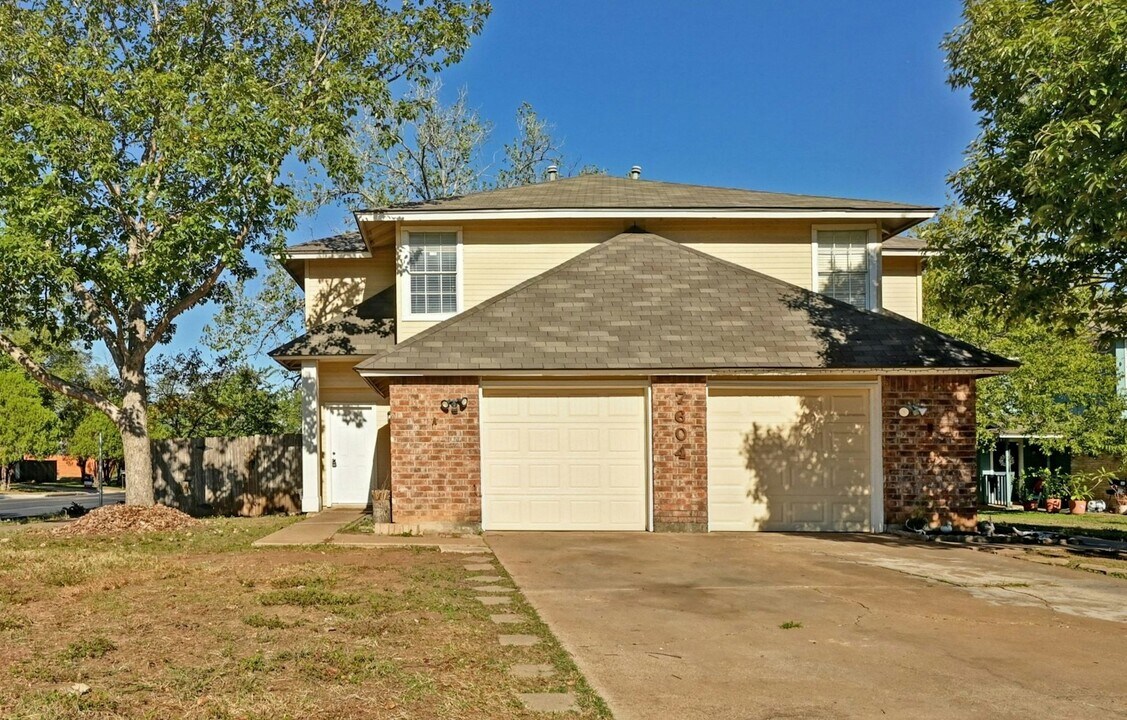 7604 Woodstone Cove in Austin, TX - Building Photo