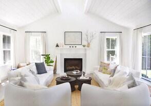 11 Deerfield Rd in Sag Harbor, NY - Building Photo