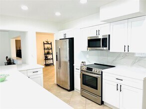 3962 NW 36th Way in Lauderdale Lakes, FL - Building Photo - Building Photo
