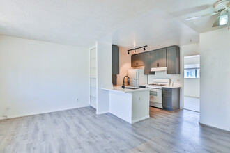 4037 Winona Ave in San Diego, CA - Building Photo - Interior Photo