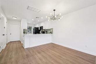 7122 Wood Hollow Dr in Austin, TX - Building Photo - Building Photo