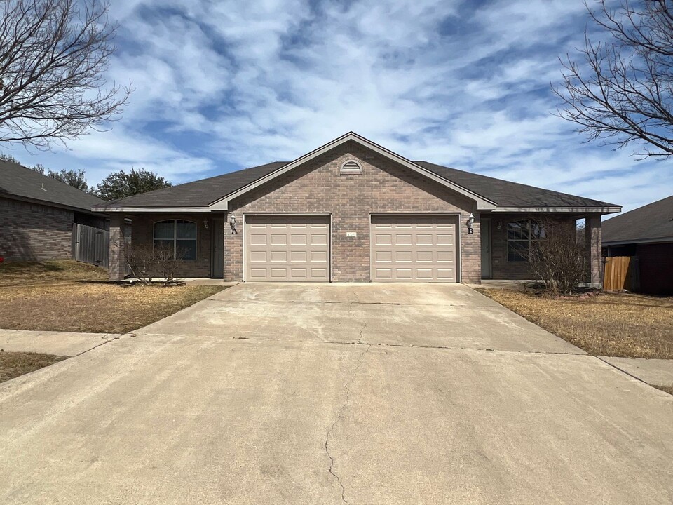 4705 John David Dr in Killeen, TX - Foto de edificio