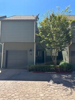 8667 Mariners Dr in Stockton, CA - Building Photo