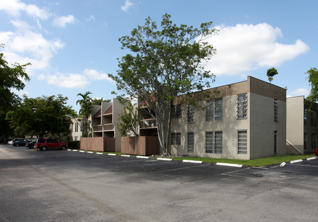 Plantation Meadows Apartments in Fort Lauderdale, FL - Building Photo - Building Photo