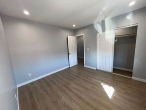 531 1/2 W 56th St in Los Angeles, CA - Building Photo - Building Photo