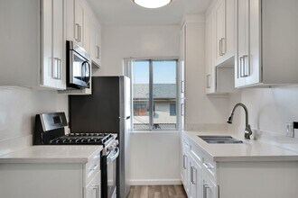 1469 Canfield Properties in Los Angeles, CA - Building Photo - Building Photo