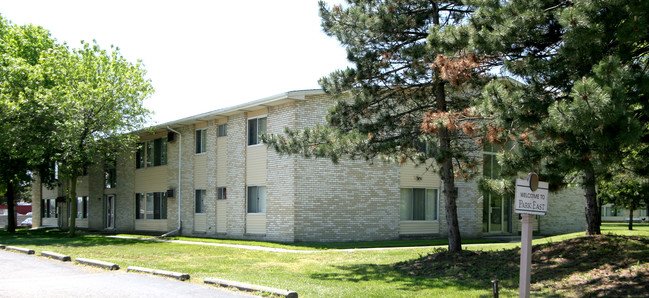 Park East Apartments in Warren, MI - Building Photo - Building Photo