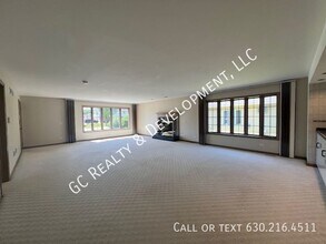 319 Dee Ct in Bloomingdale, IL - Building Photo - Building Photo