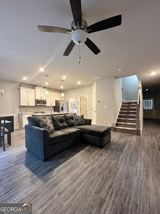 1360 Sugar Glen Ct in Lawrenceville, GA - Building Photo