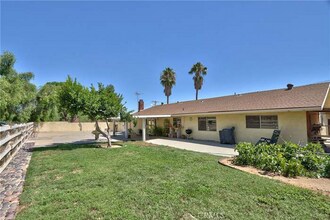 21355 Webster Ave in Perris, CA - Foto de edificio - Building Photo