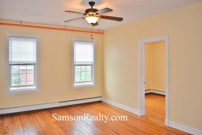 277 N Brow St in East Providence, RI - Foto de edificio - Building Photo