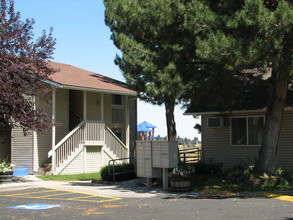 Evergreen Village Apartments in Gooding, ID - Building Photo - Building Photo