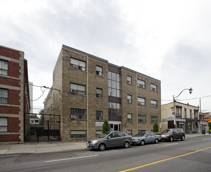 818 Broadview Ave in Toronto, ON - Building Photo