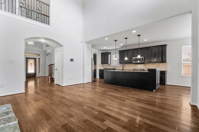 8102 Little Scarlet St