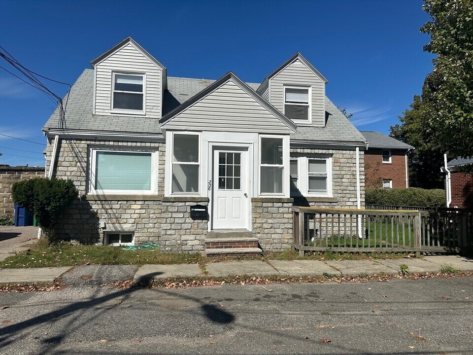 206 Adams St in Newton, MA - Building Photo
