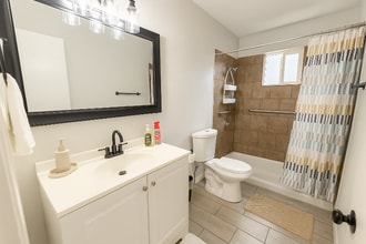 1630 E 12th St in Tempe, AZ - Foto de edificio - Building Photo