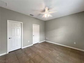 1320 Trafalgar Pkwy in Cape Coral, FL - Building Photo