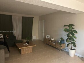 956 NE 80th St in Miami, FL - Building Photo - Building Photo