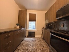 138 W 30th St, Unit 2 in Bayonne, NJ - Building Photo - Building Photo