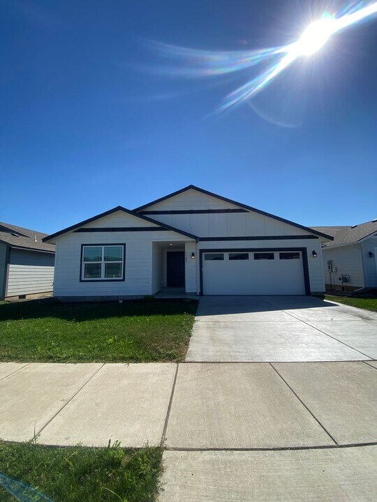 3102 N McMillan Rd in Spokane Valley, WA - Building Photo